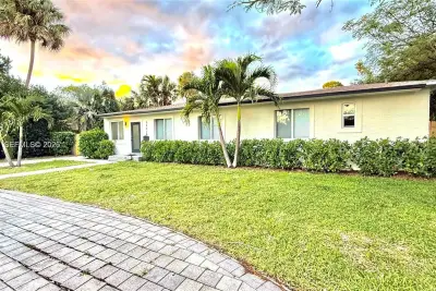 5401 W Broward Blvd, Plantation: photo 1 of 45