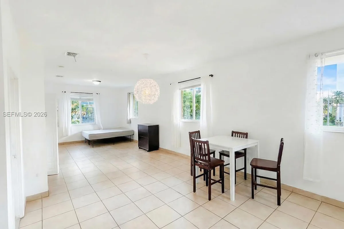 404 NE 27th St #2A, Miami: photo 1 of 12