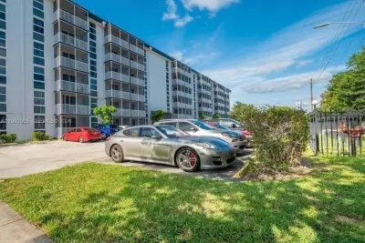 16851 NE 23rd Ave #B604, North Miami Beach: photo 1 of 14