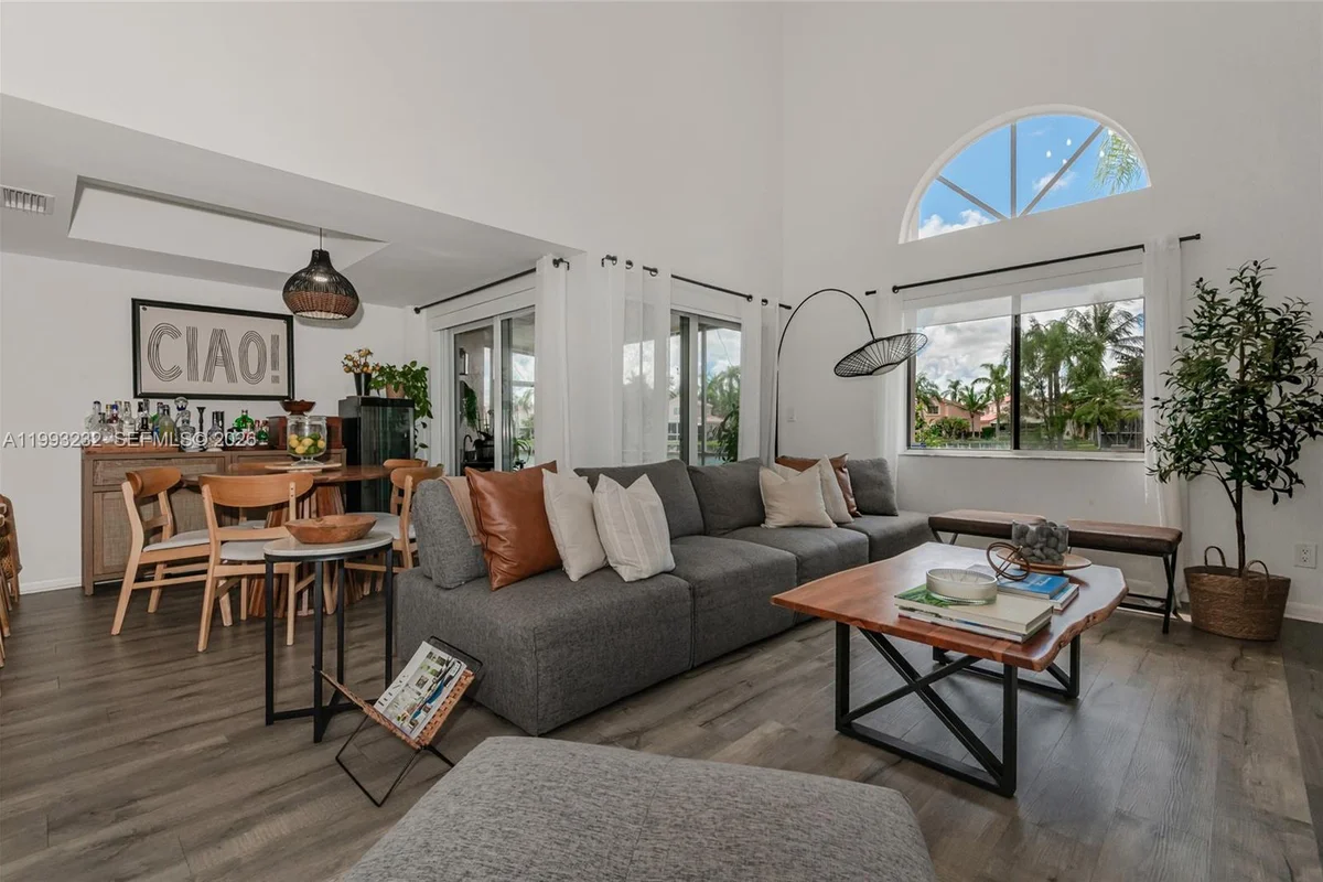 1054 SE 6th Ct, Dania Beach: photo 1 of 30