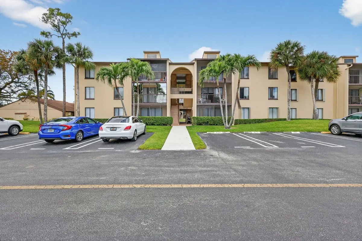 624 Sea Pine Way #B3, West Palm Beach: photo 1 of 50