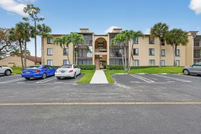 624 Sea Pine Way #B3, West Palm Beach: photo 1 of 50