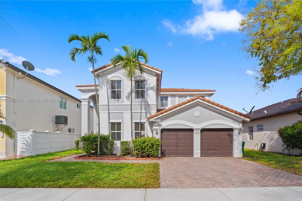18140 NW 90th Ave, Hialeah: photo 1 of 57