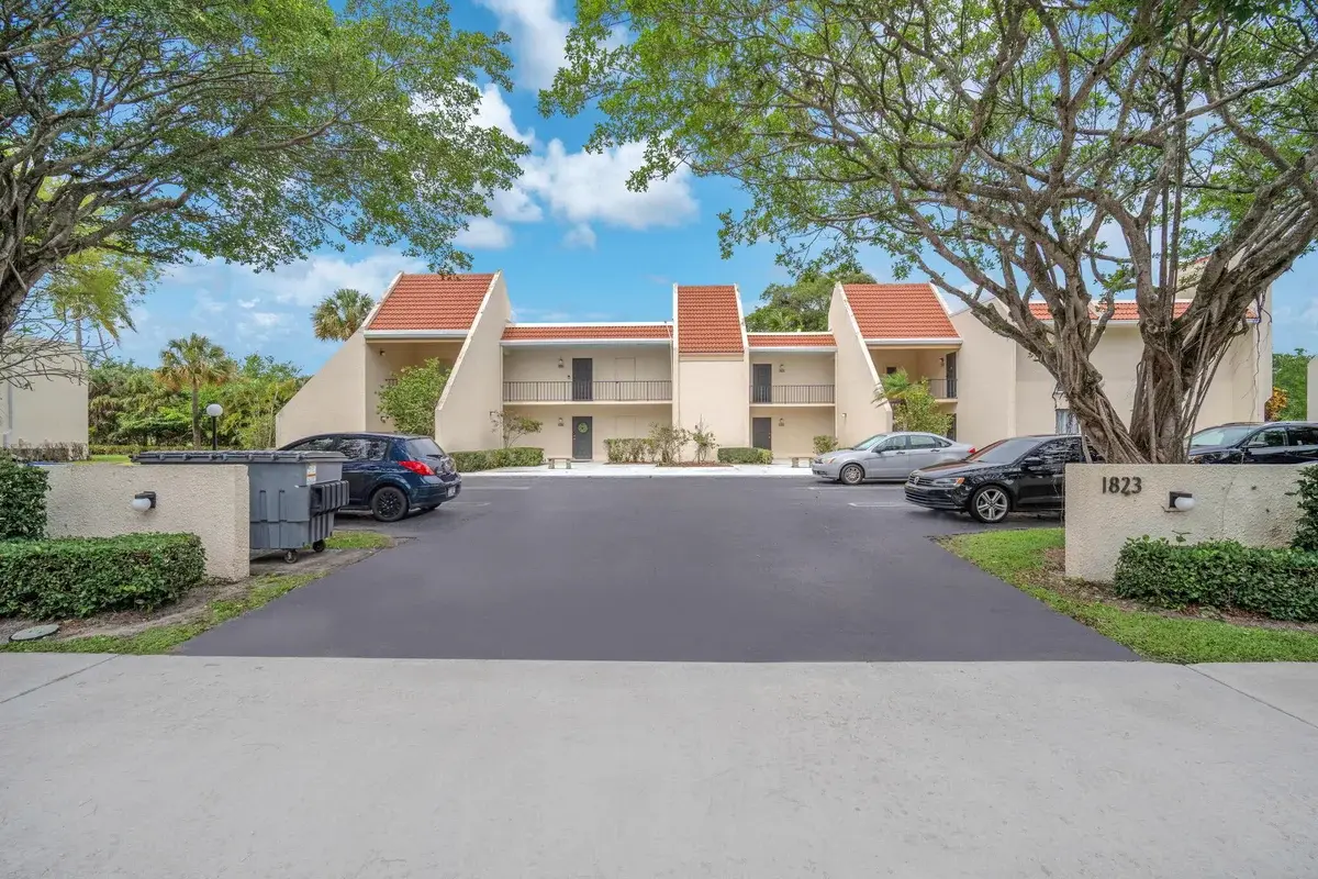 1823 Presidential Way #E101, West Palm Beach: photo 1 of 41