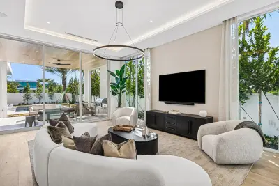 330 Grove Pl, Delray Beach: photo 1 of 63