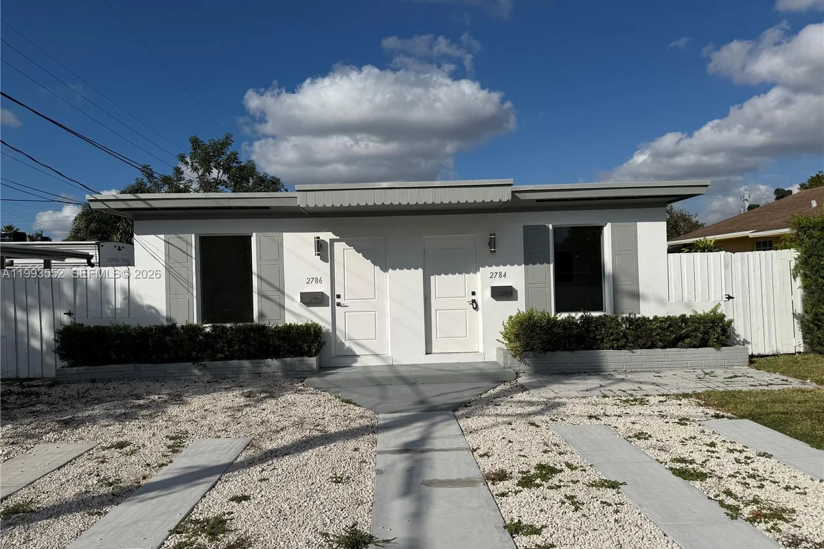 2784 SW 31st Pl, Miami: photo 1 of 16