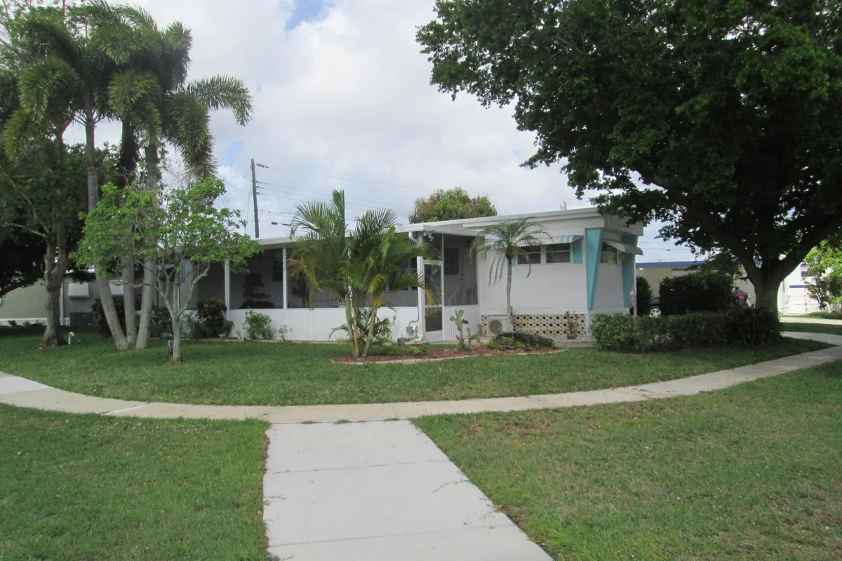 4261 Meadow View Dr, Boynton Beach: photo 1 of 40