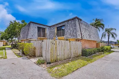 149 Lake Arbor Dr, Palm Springs: photo 1 of 37