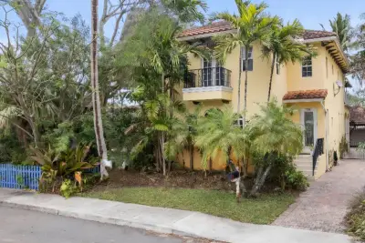 218 N Palmway, Lake Worth Beach: photo 1 of 40