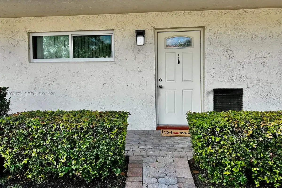 411 S Hollybrook Dr #105, Pembroke Pines: photo 1 of 50