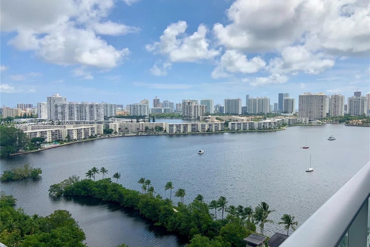17301 Biscayne Blvd #1602, North Miami Beach: photo 1 of 35