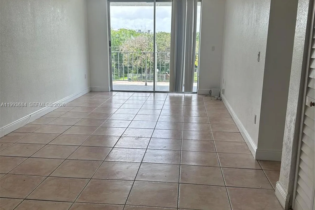 1805 Sans Souci Blvd #404, North Miami: photo 1 of 13