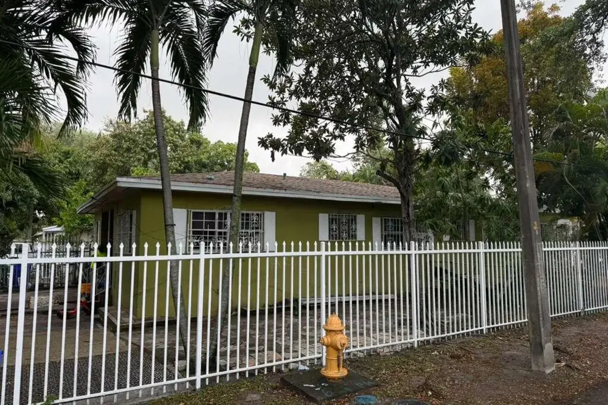 139 NE 63rd St, Miami: photo 1 of 23