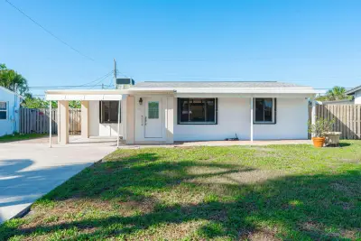3110 Scanlan Ave, Lake Worth: photo 1 of 24