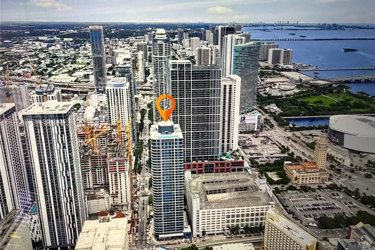 121 NE 5th St #2611, Miami: photo 1 of 82