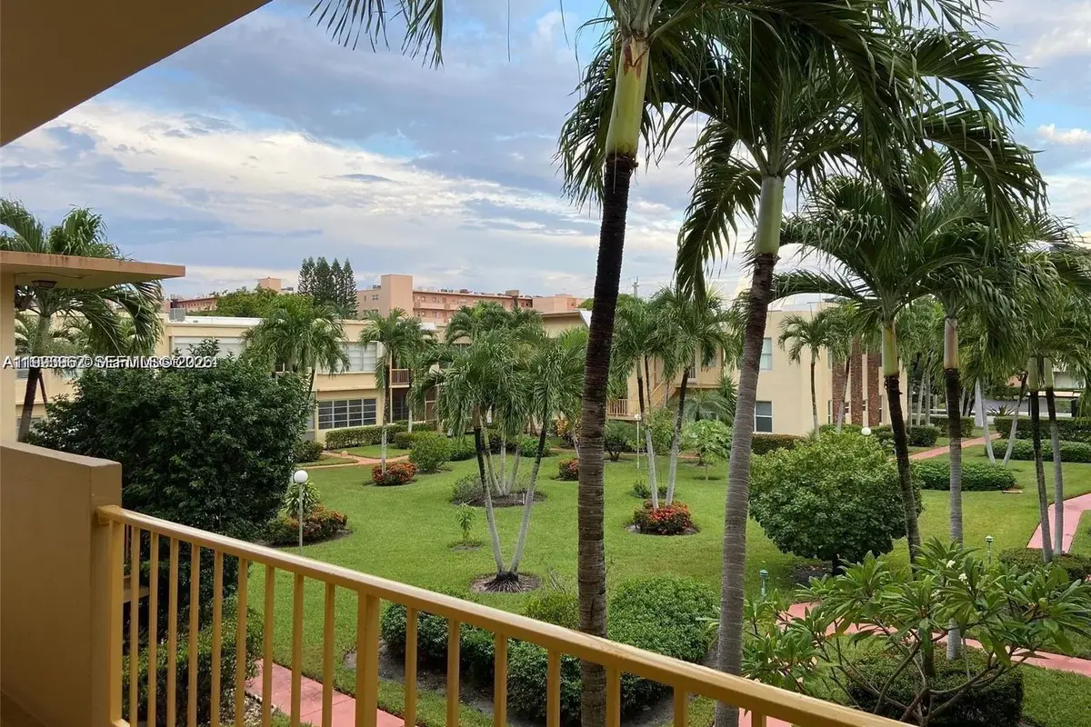 851 NE 14th Ave #420, Hallandale Beach: photo 1 of 16