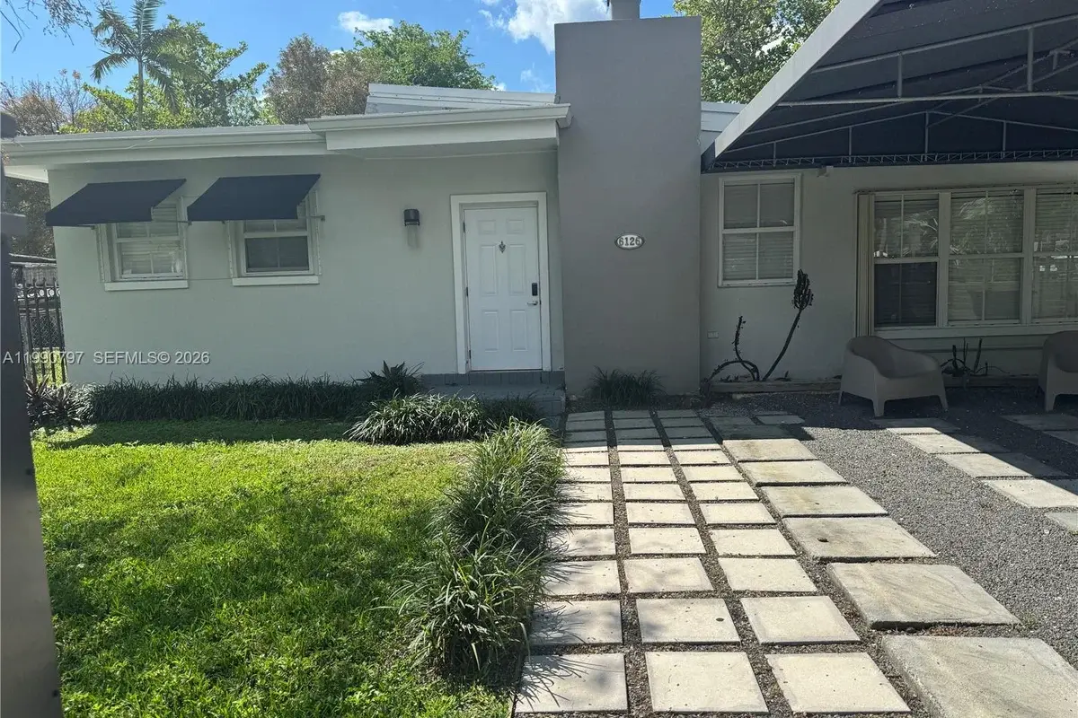 6126 SW 61st St, South Miami: photo 1 of 8