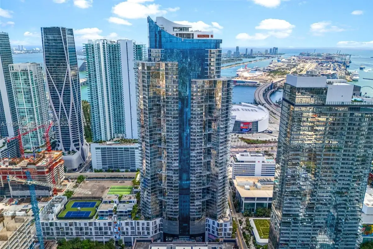 851 NE 1st Ave #1205, Miami: photo 1 of 40