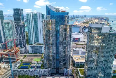 851 NE 1st Ave #1205, Miami: photo 1 of 40