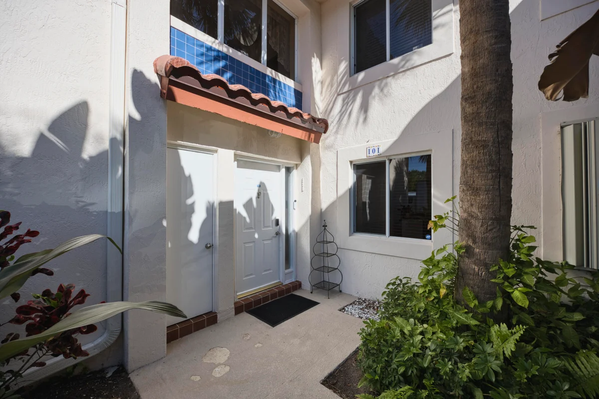 380 NW 67th St #101, Boca Raton: photo 1 of 44