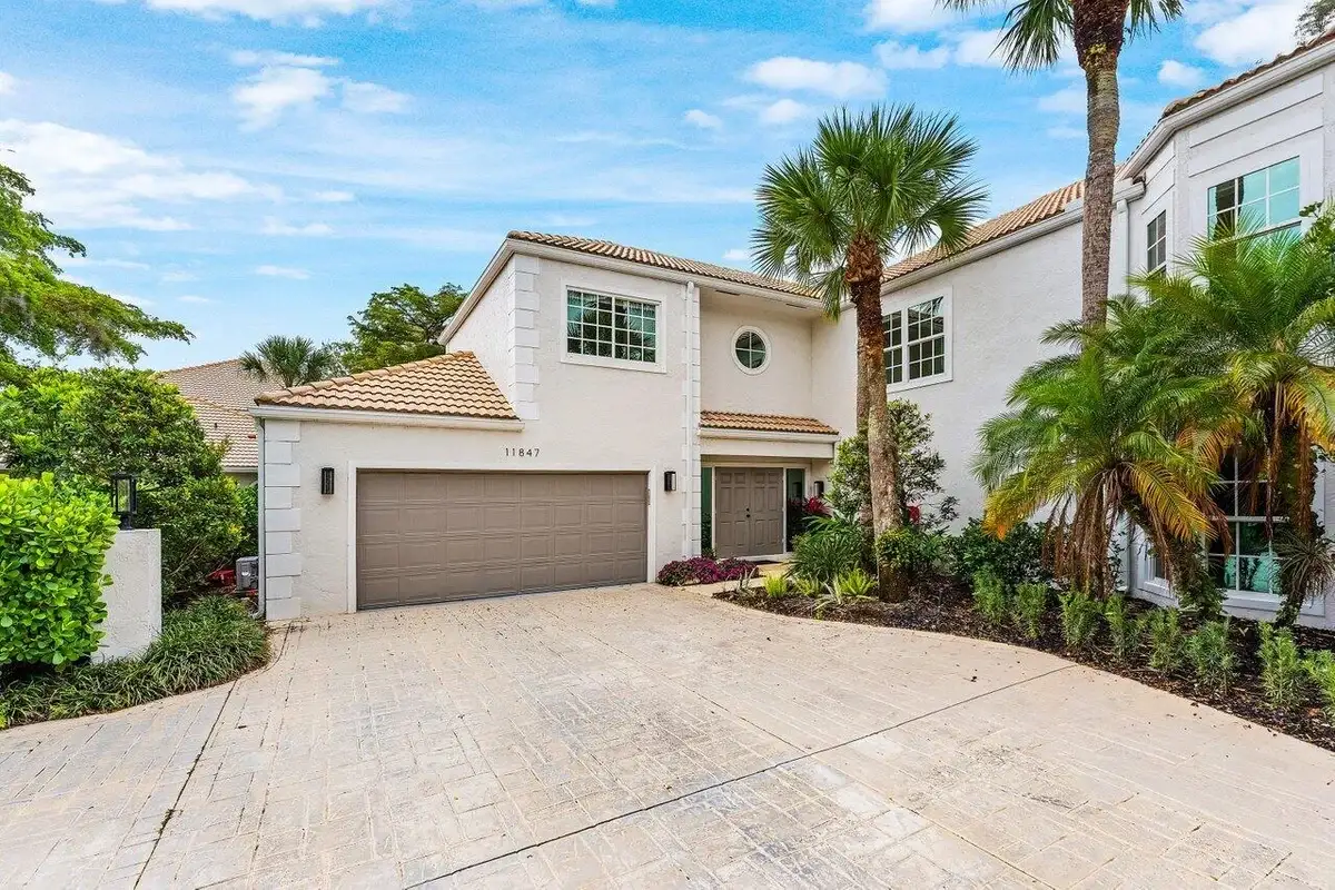 11847 Pebblewood Dr, Wellington: photo 1 of 35