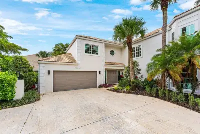 11847 Pebblewood Dr, Wellington: photo 1 of 35