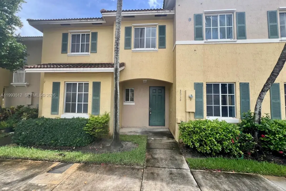 1934 SW 60th Ave, North Lauderdale: photo 1 of 18