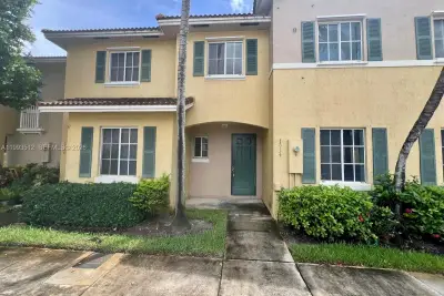 1934 SW 60th Ave, North Lauderdale: photo 1 of 18