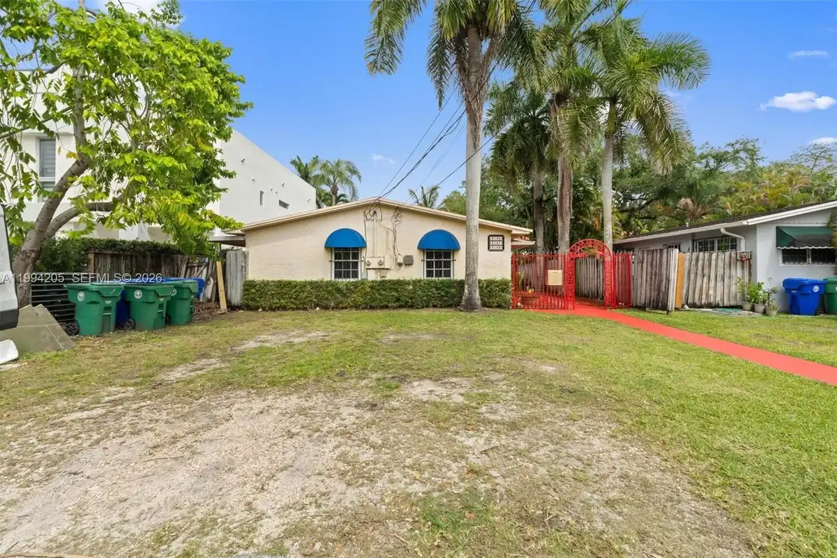 3147 Mcdonald St, Miami: photo 1 of 44
