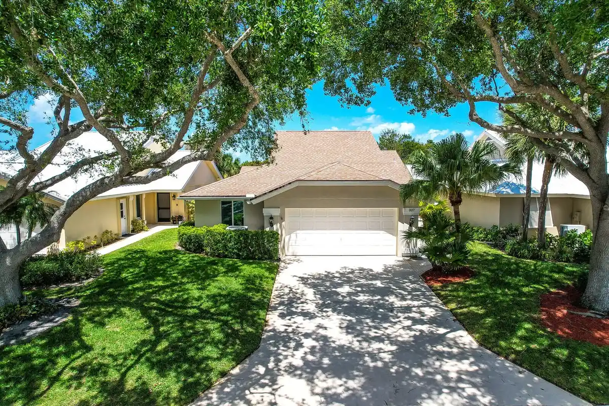 327 Ridge Rd, Jupiter: photo 1 of 7