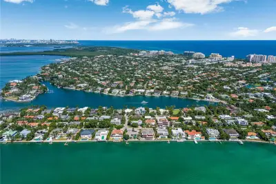 640 S Mashta Dr, Key Biscayne: photo 1 of 38