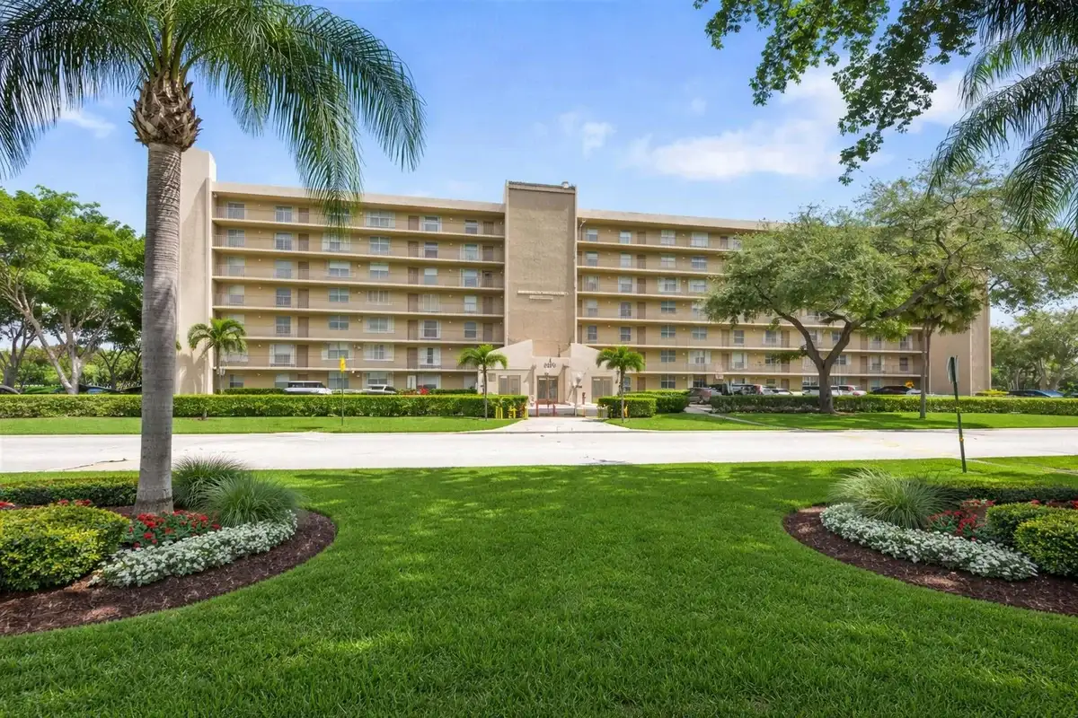 4570 NW 18th Ave #604, Deerfield Beach: photo 1 of 14
