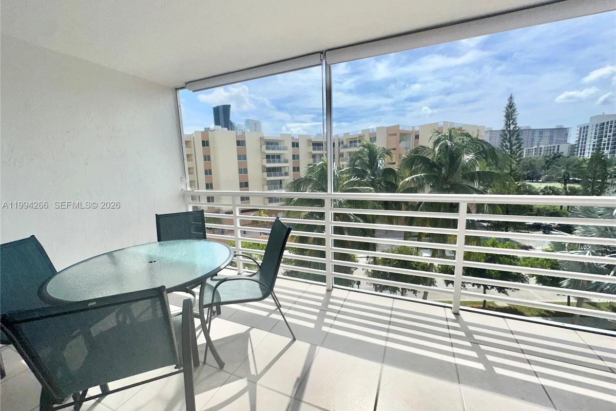 17801 N Bay Rd #513, Sunny Isles Beach: photo 1 of 9