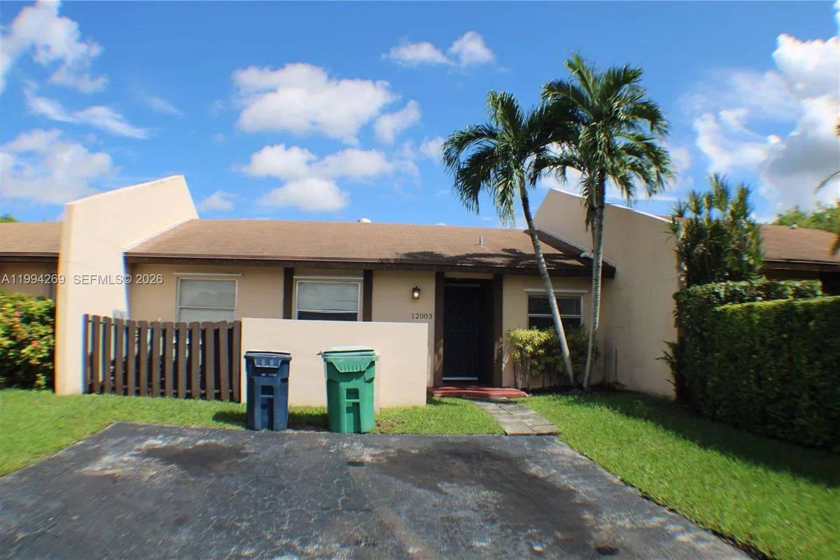12003 SW 110th St Cir N, Miami: photo 1 of 11