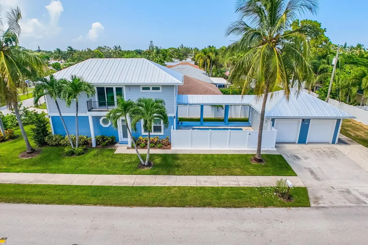 425 Hugh St, Jupiter: photo 1 of 41