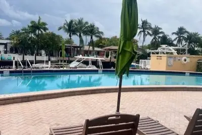 2000 NE 135th St #601, North Miami: photo 1 of 27