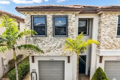25060 SW 108th Ave, Homestead: photo 1 of 56