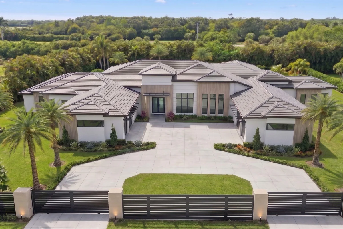 3905 Fieldview Way, Wellington: photo 1 of 17