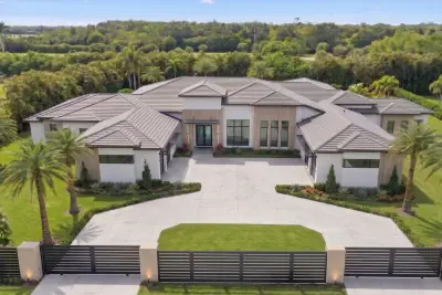 3905 Fieldview Way, Wellington: photo 1 of 17