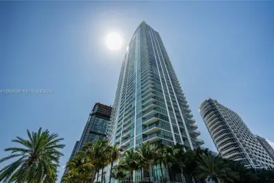 Condo in Miami: photo 1 of 32