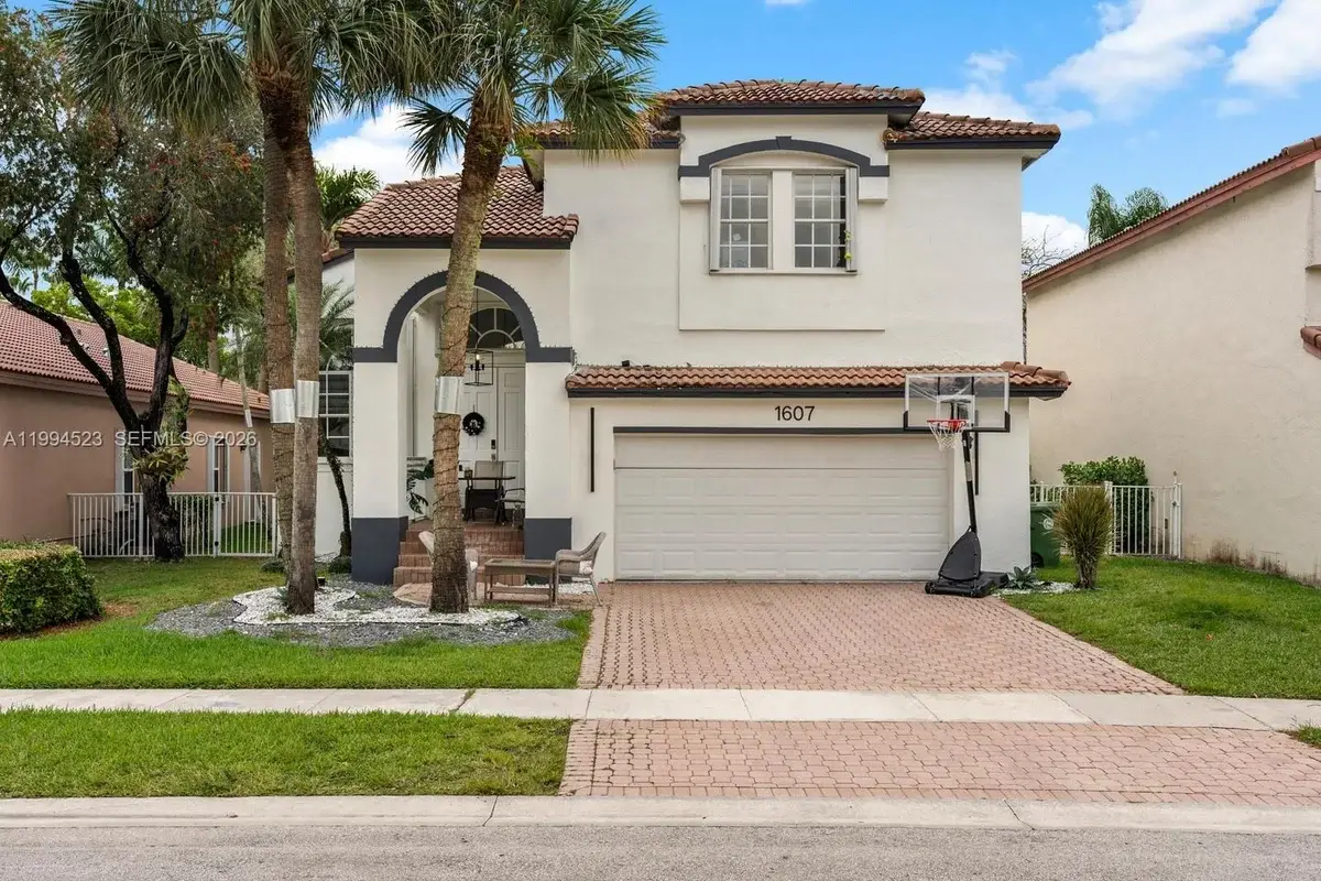 1607 SW 157th Ave, Pembroke Pines: photo 1 of 41