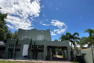 340 Walton Blvd, West Palm Beach: photo 1 of 12