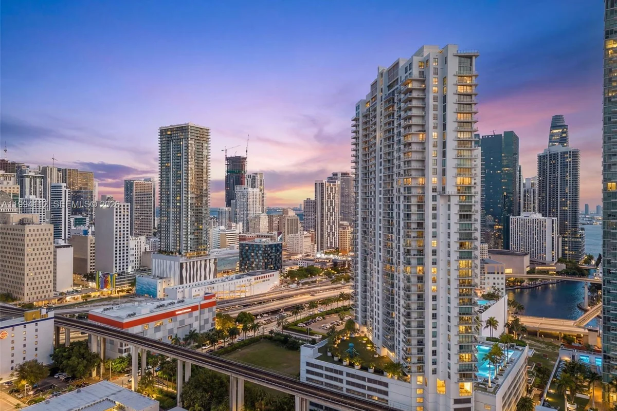 90 SW 3rd St #1105, Miami: photo 1 of 18