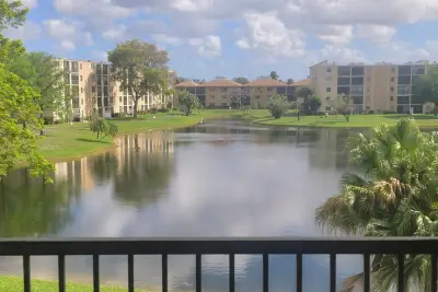 7900 NW 50th St #304, Lauderhill: photo 1 of 20