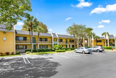 507 Meadows Cir, Boynton Beach: photo 1 of 23