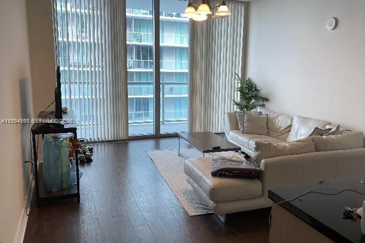 Condo in Miami: photo 1 of 9