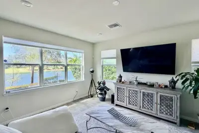 4924 Greenway Dr, Hollywood: photo 1 of 48