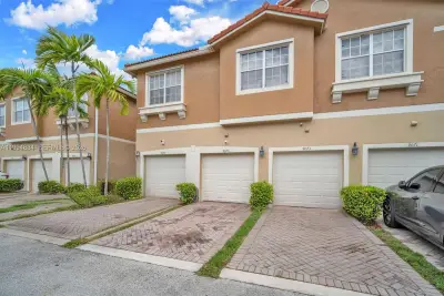 9075 Preston Pl, Tamarac: photo 1 of 43