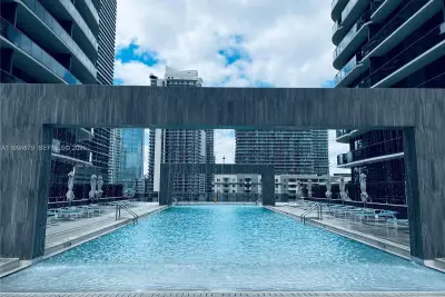 45 SW 9th St #2004, Miami: photo 1 of 28