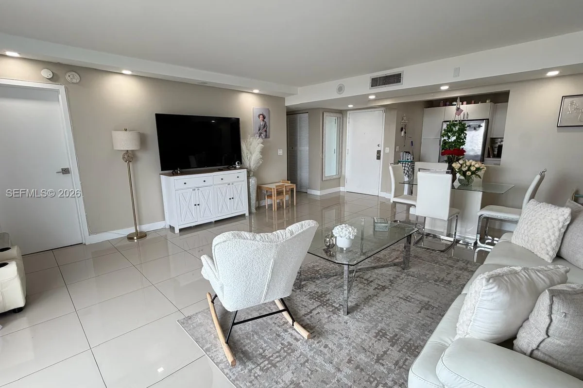 13499 Biscayne Blvd #805, North Miami: photo 1 of 20